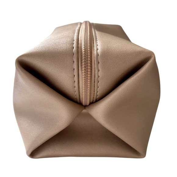 BVLGARI Bulgari Champagne Leather Cosmetic Bag NWOT - Picture 3 of 6